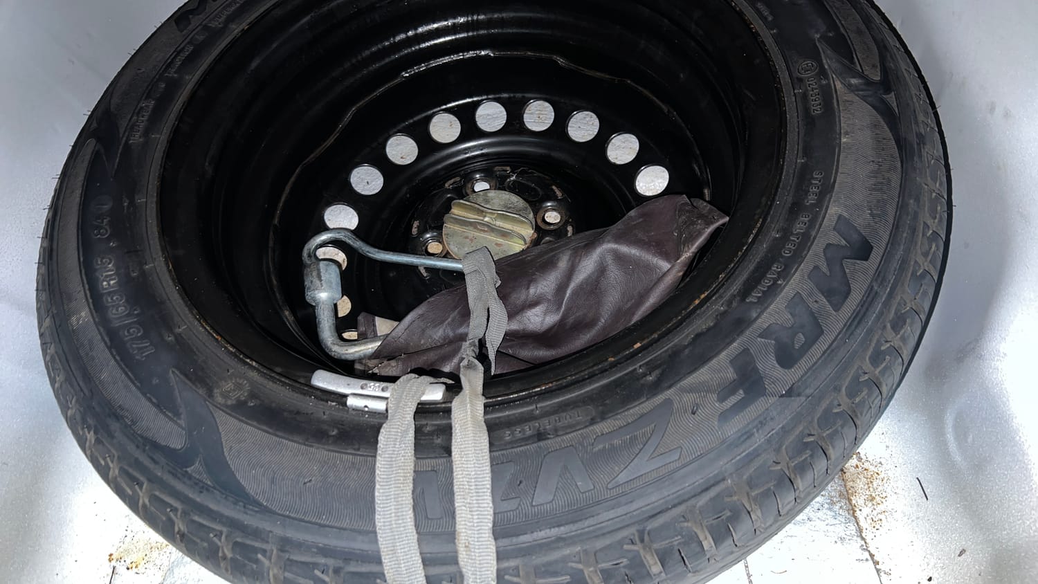 Used 2015 Honda City V Petrol Manual tyres SPARE TYRE VIEW