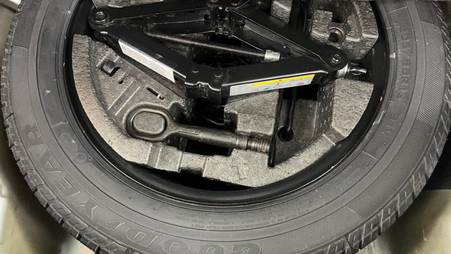 Used 2019 Skoda Superb L&K TDI AT Diesel Automatic tyres SPARE TYRE VIEW
