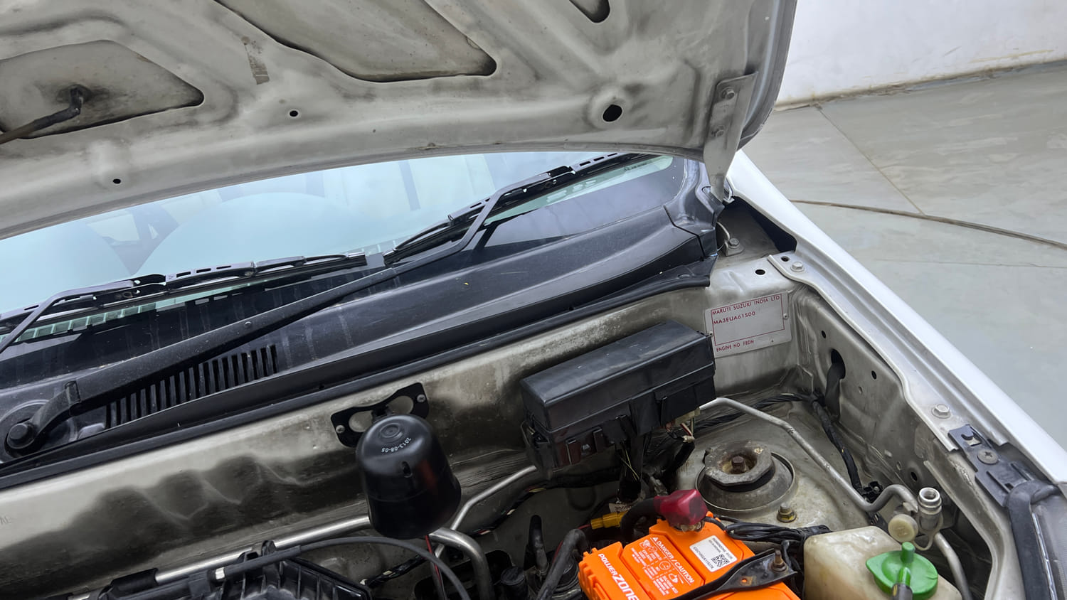Used 2014 Maruti Suzuki Alto 800 Lxi Petrol Manual engine ENGINE LEFT SIDE HINGE & APRON VIEW