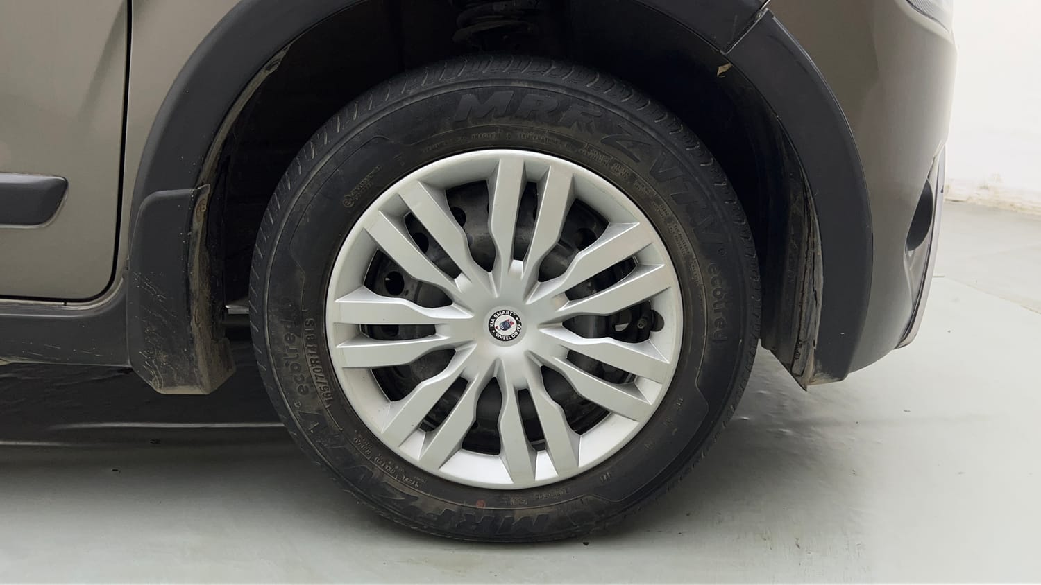 Used 2024 Maruti Suzuki Wagon R VXI 1.0 Petrol Manual tyres RIGHT FRONT TYRE RIM VIEW