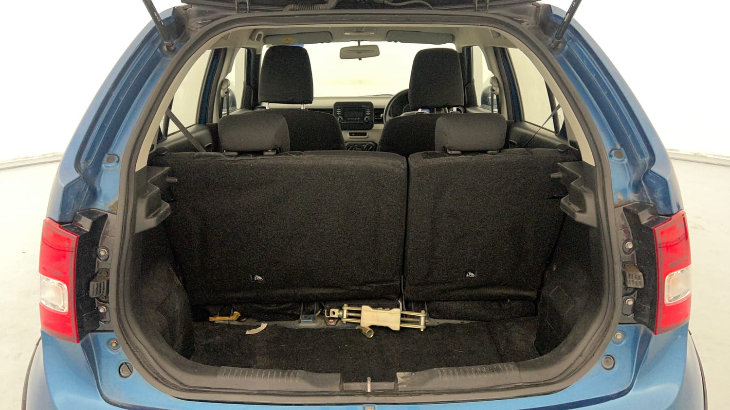 Used 2018 Maruti Suzuki Ignis [2017-2020] Zeta AMT Petrol Dual Tone Petrol Automatic interior DICKY INSIDE VIEW