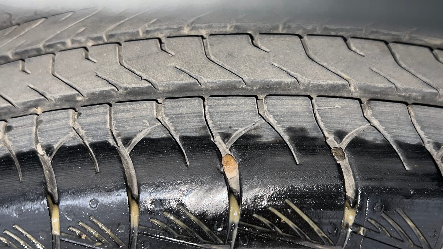 Used 2024 Toyota Urban Cruiser Hyryder G Hybrid Hybrid Automatic tyres RIGHT FRONT TYRE TREAD VIEW