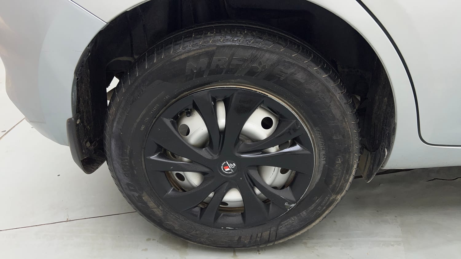 Used 2024 Maruti Suzuki Swift LXi Petrol Manual tyres RIGHT REAR TYRE RIM VIEW