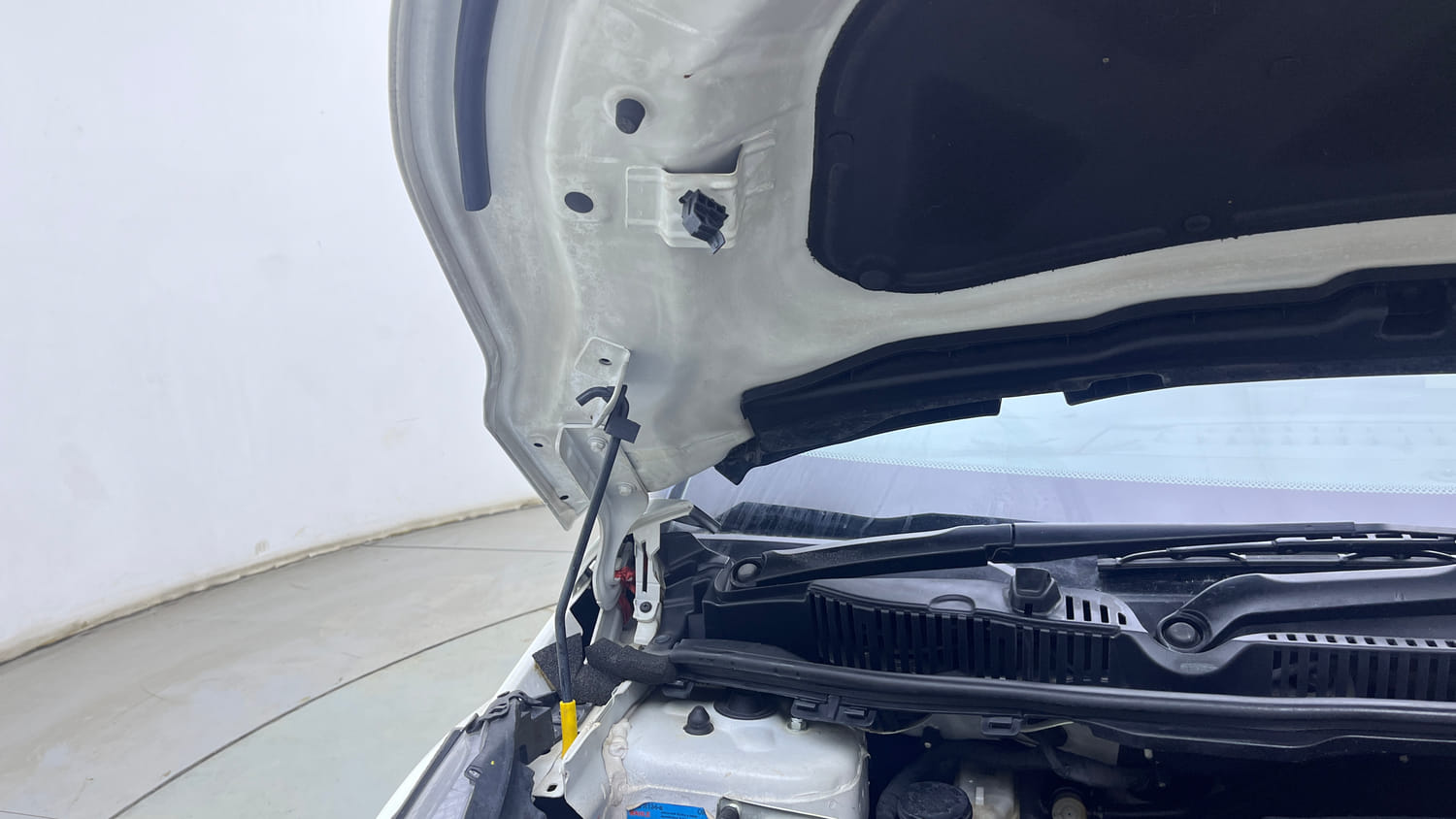 Used 2023 Tata Nexon XZA Plus Petrol Automatic engine ENGINE RIGHT SIDE HINGE & APRON VIEW