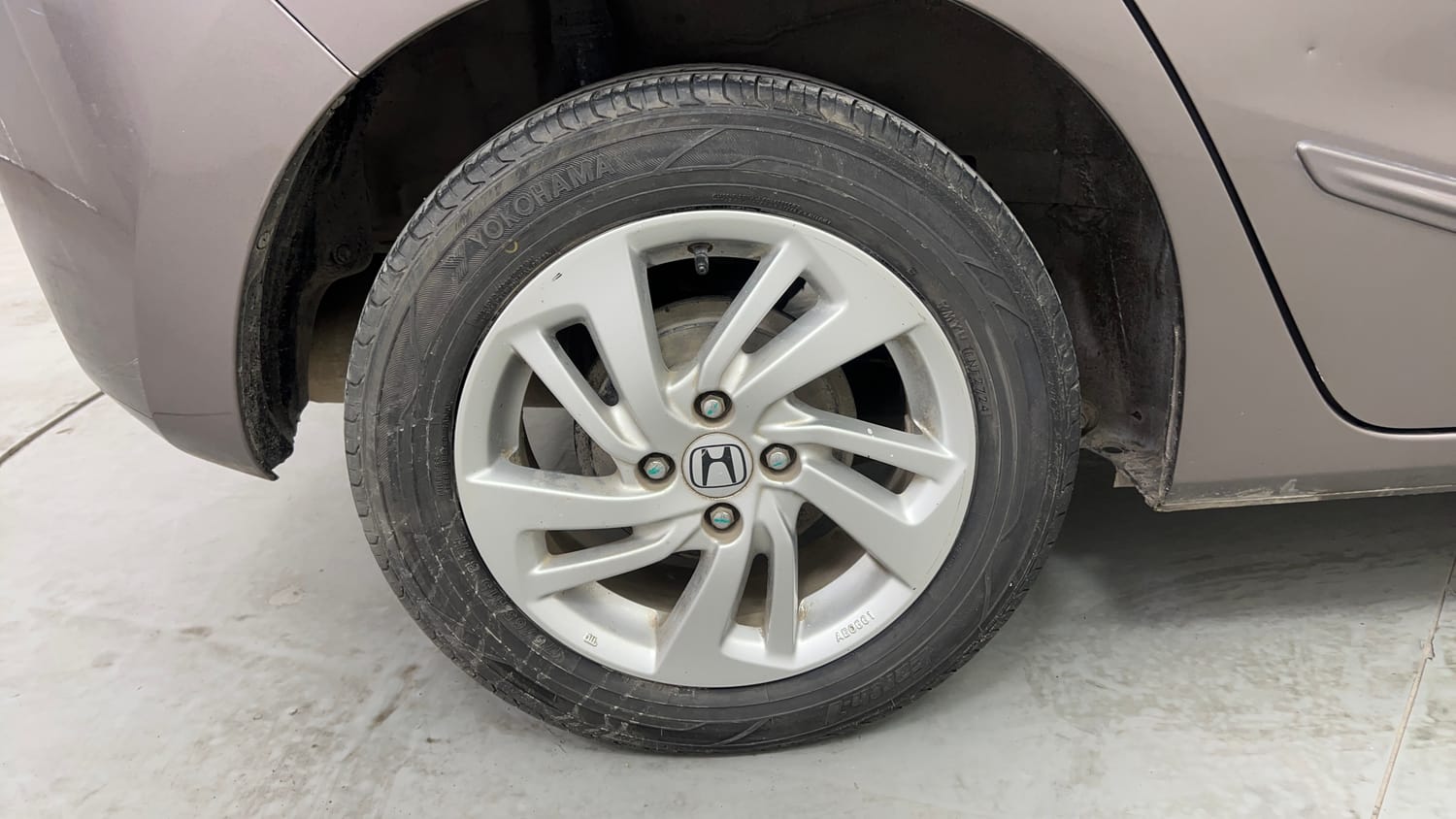 Used 2017 Honda Jazz V Petrol Petrol Manual tyres RIGHT REAR TYRE RIM VIEW