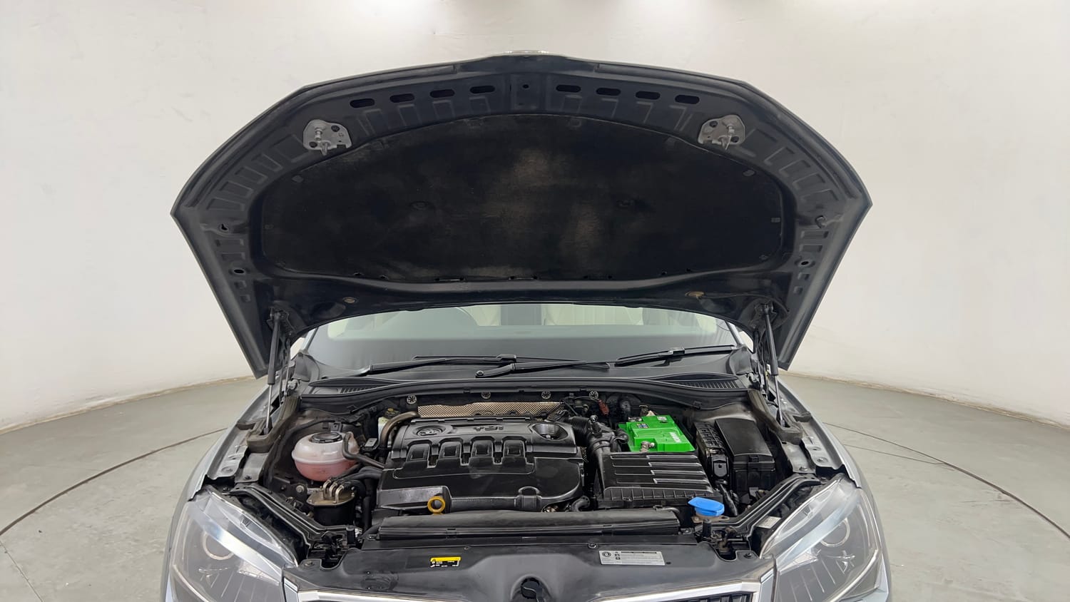 Used 2019 Skoda Superb L&K TDI AT Diesel Automatic engine ENGINE & BONNET OPEN FRONT VIEW
