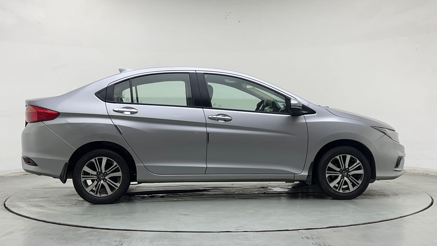 Used 2019 Honda City V Petrol Petrol Manual exterior RIGHT SIDE VIEW