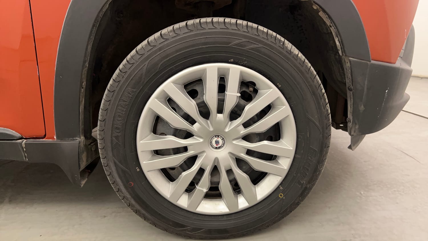 Used 2016 Mahindra KUV100 K6 6 STR Petrol Manual tyres RIGHT FRONT TYRE RIM VIEW