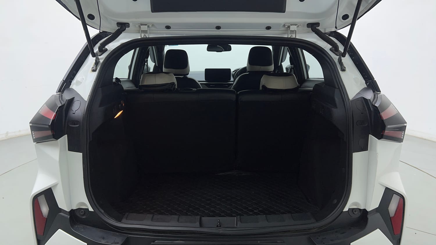 Used 2024 tata Nexon Fearless S 1.2 Revotron Petrol 7DCA Dual Tone Petrol Automatic interior DICKY INSIDE VIEW