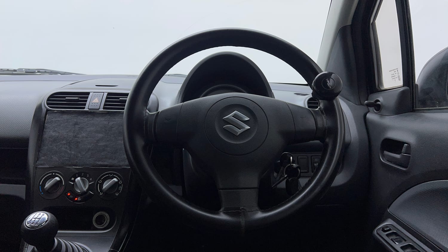 Used 2015 Maruti Suzuki Ritz Lxi BS-IV Petrol Manual interior STEERING VIEW