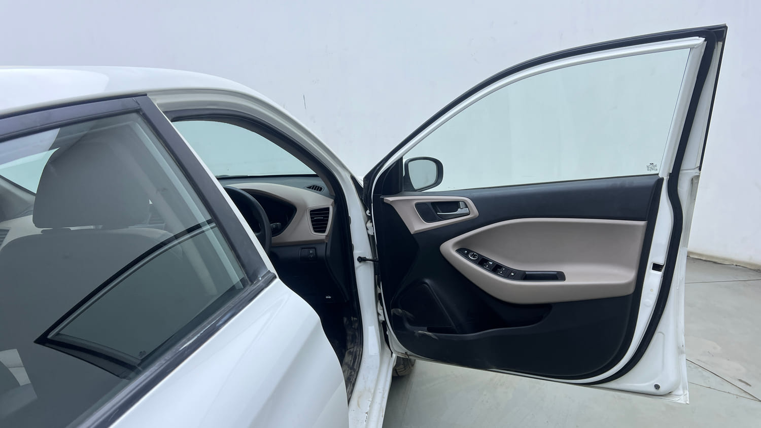 Used 2017 Hyundai Elite i20 Sportz 1.2 Petrol Manual interior RIGHT FRONT DOOR OPEN VIEW