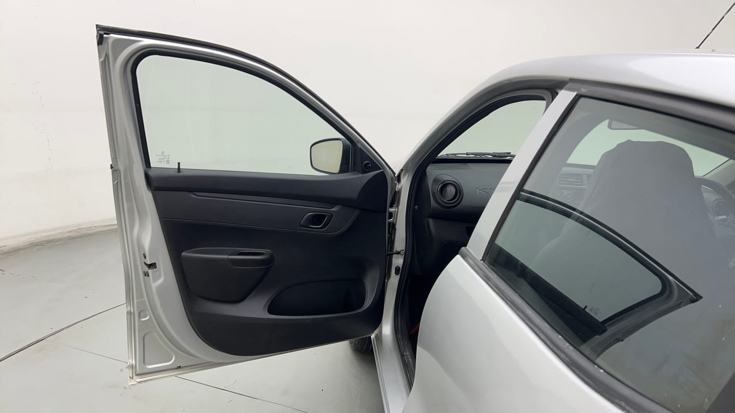 Used 2021 Renault Kwid RXL 1.0 MT Petrol Manual interior LEFT FRONT DOOR OPEN VIEW