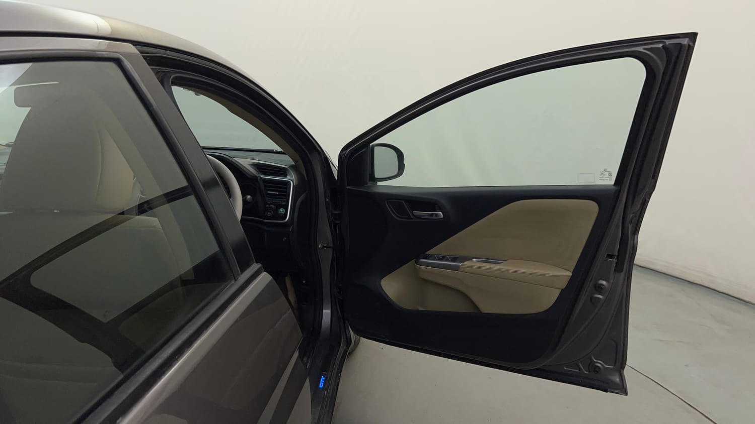Used 2015 Honda City VX CVT Petrol Automatic interior RIGHT FRONT DOOR OPEN VIEW
