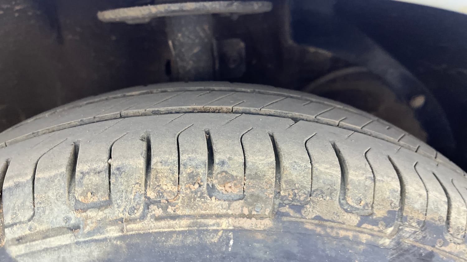 Used 2020 Maruti Suzuki Dzire VXi Petrol Manual tyres RIGHT FRONT TYRE TREAD VIEW