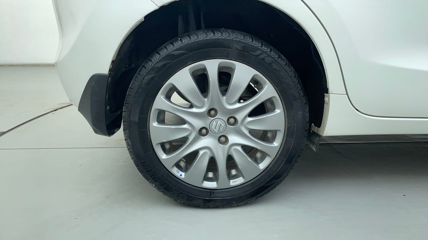 Used 2018 Maruti Suzuki Baleno Zeta 1.2 Petrol Manual tyres RIGHT REAR TYRE RIM VIEW