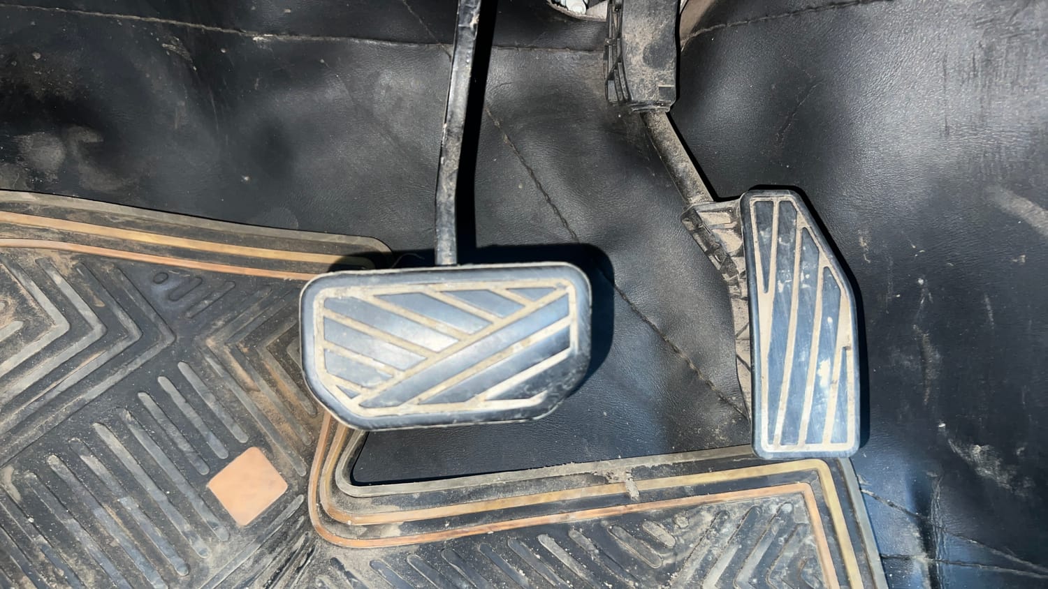 Used 2018 Maruti Suzuki Swift ZXi AMT Petrol Automatic interior PEDALS VIEW