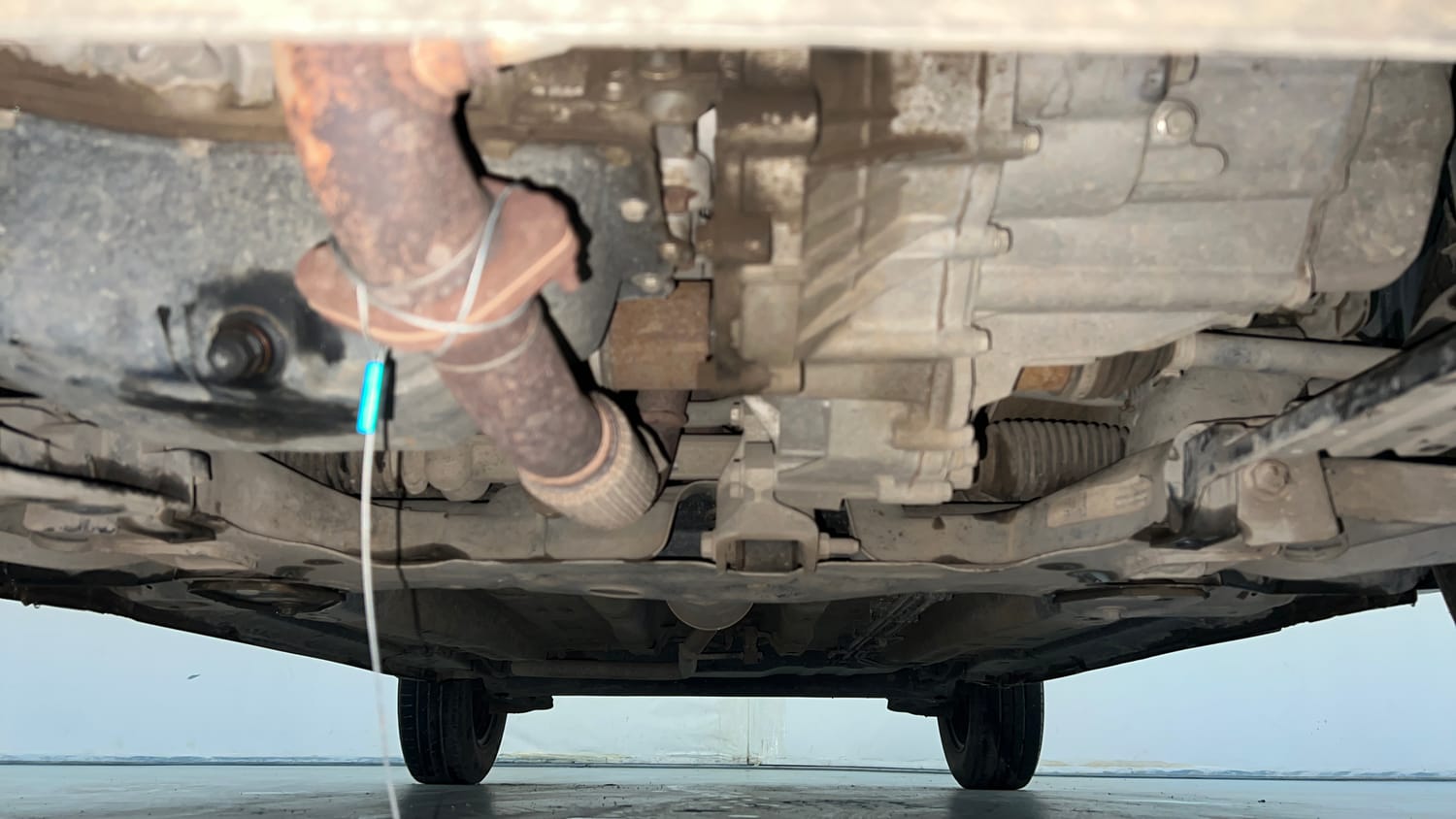 Used 2022 Tata Punch Accomplished MT Petrol Manual extra FRONT LEFT UNDERBODY VIEW