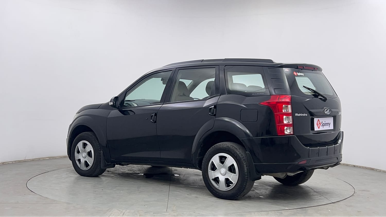 Used 2016 Mahindra XUV500 W4 Diesel Manual exterior LEFT REAR CORNER VIEW