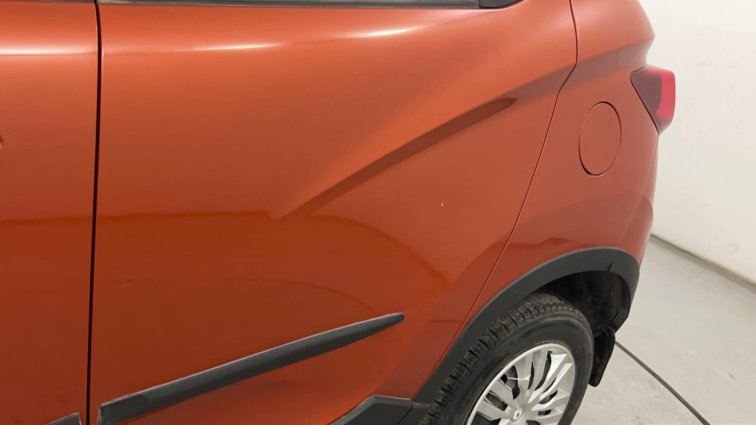 Used 2016 Mahindra KUV100 K6 6 STR Petrol Manual dents MINOR SCRATCH