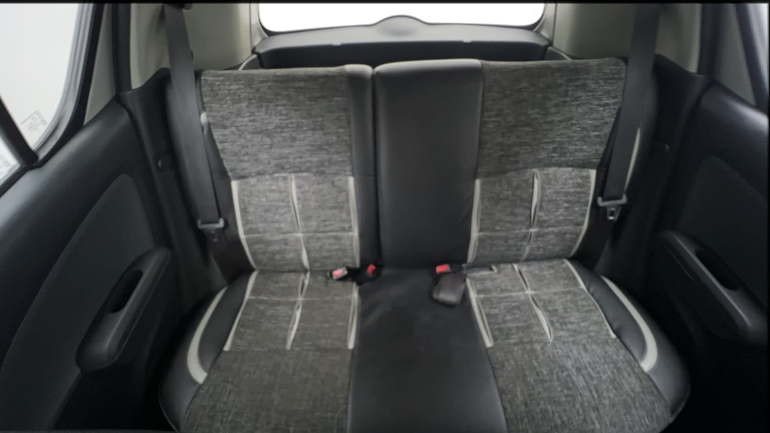 Used 2015 Maruti Suzuki Ritz Lxi BS-IV Petrol Manual interior REAR SEAT CONDITION VIEW