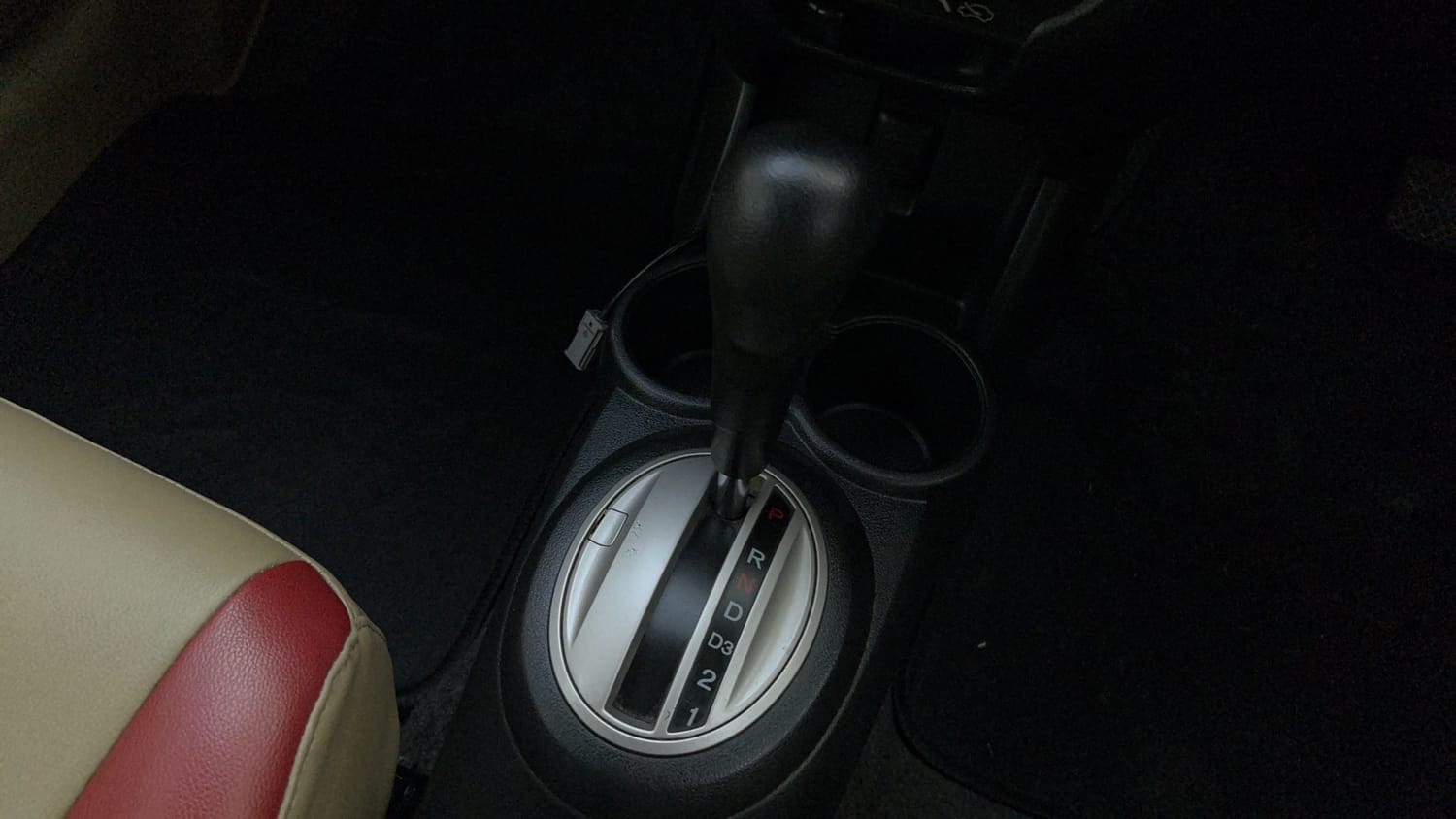 Used 2013 Honda Amaze 1.2 S AT i-VTEC Petrol Automatic interior GEAR  KNOB VIEW