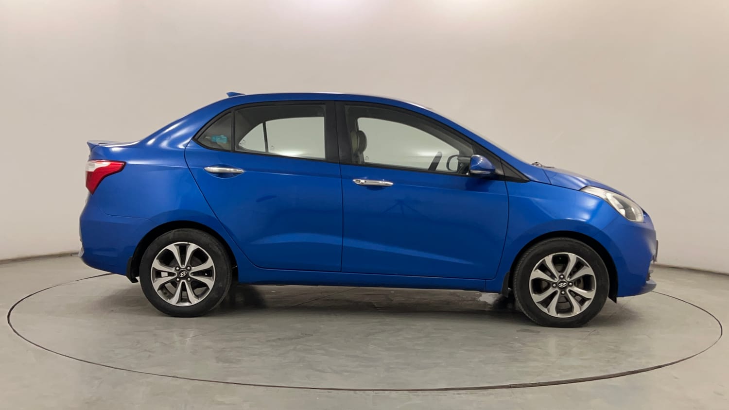 Used 2019 Hyundai Xcent SX (O)CRDi Diesel Manual exterior RIGHT SIDE VIEW