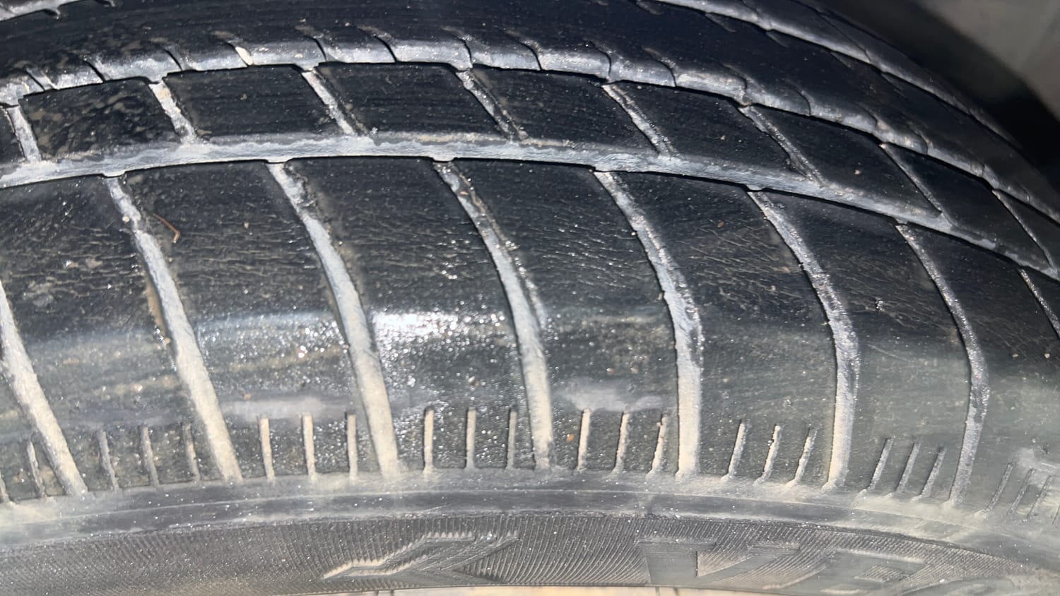 Used 2013 Honda Amaze 1.2 S AT i-VTEC Petrol Automatic tyres RIGHT FRONT TYRE TREAD VIEW