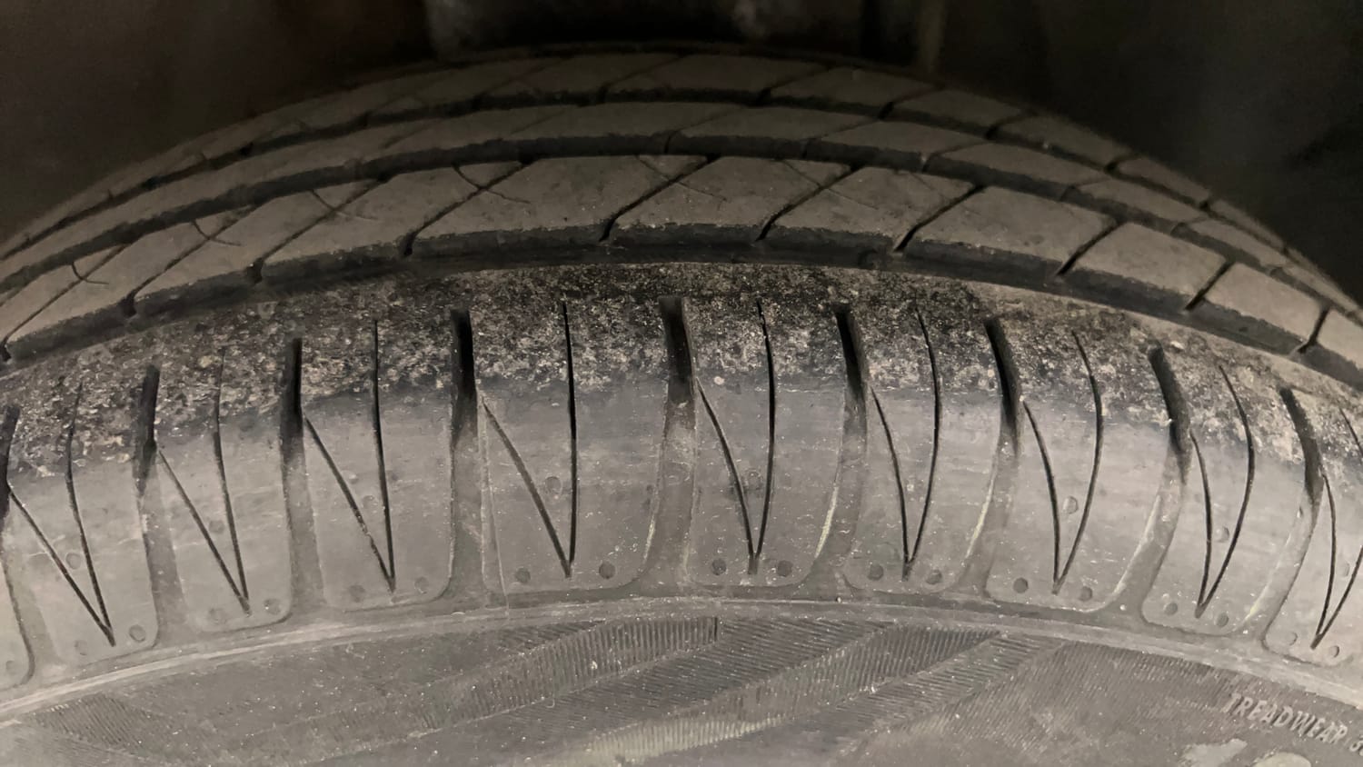Used 2012 Ford Figo Duratec Petrol ZXI 1.2 Petrol Manual tyres LEFT REAR TYRE TREAD VIEW