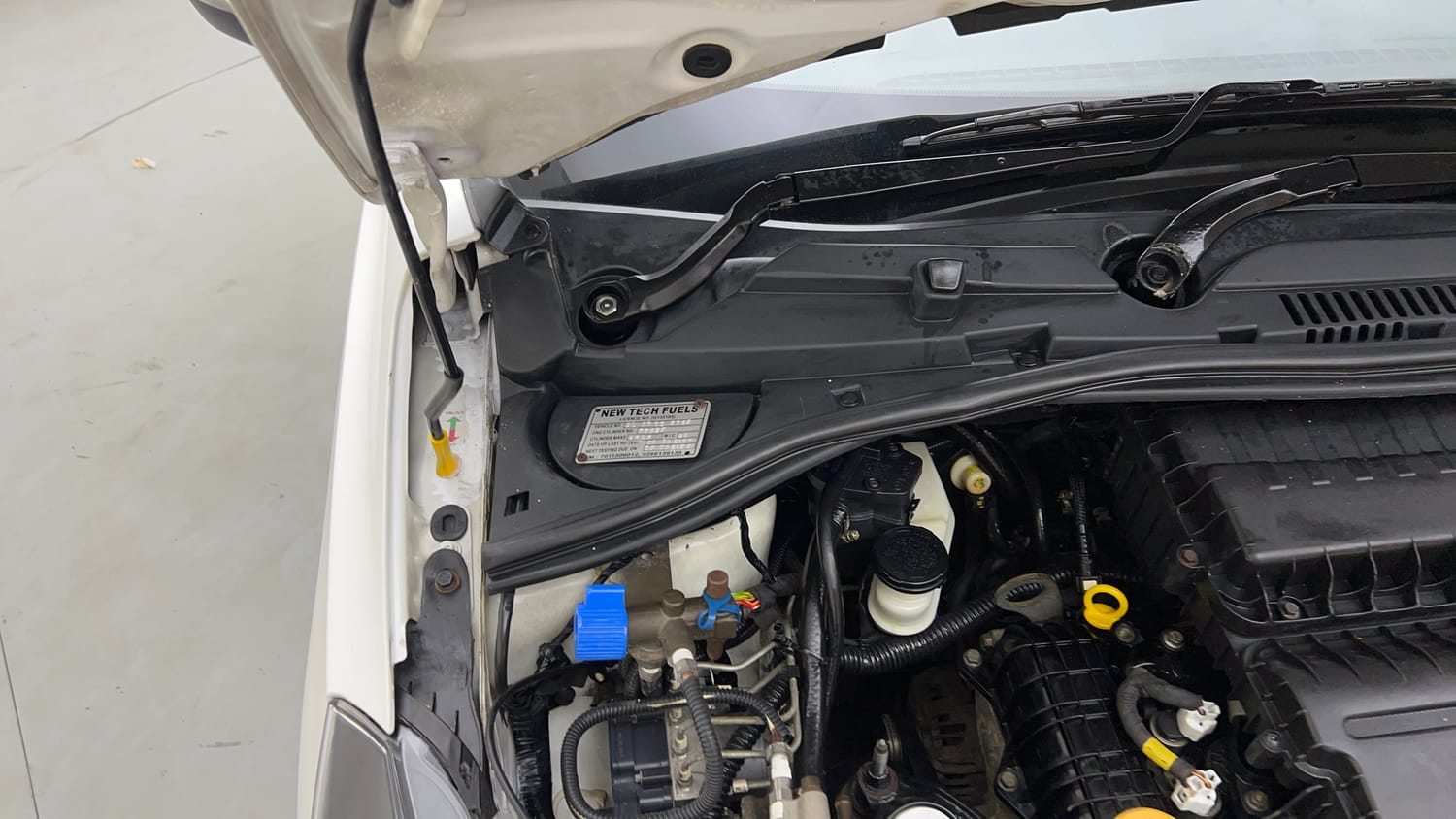 Used 2021 Tata Tiago XT CNG (Outside Fitted) Cng Manual engine ENGINE RIGHT SIDE HINGE & APRON VIEW