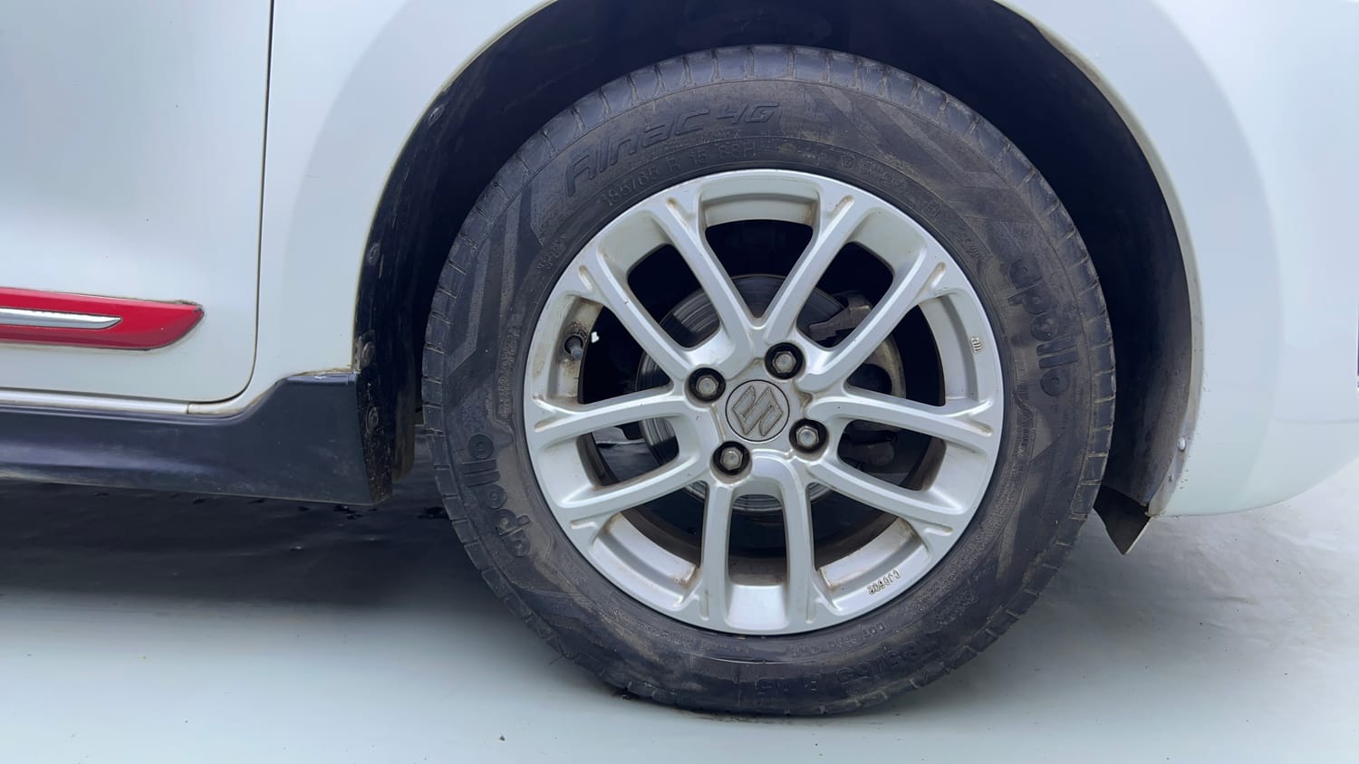 Used 2018 Maruti Suzuki Swift ZXi AMT Petrol Automatic tyres RIGHT FRONT TYRE RIM VIEW