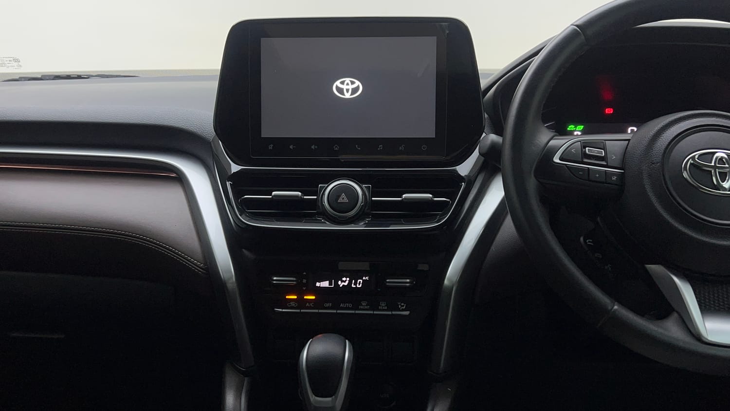 Used 2025 Toyota Urban Cruiser Hyryder V Hybrid Hybrid Automatic interior MUSIC SYSTEM & AC CONTROL VIEW