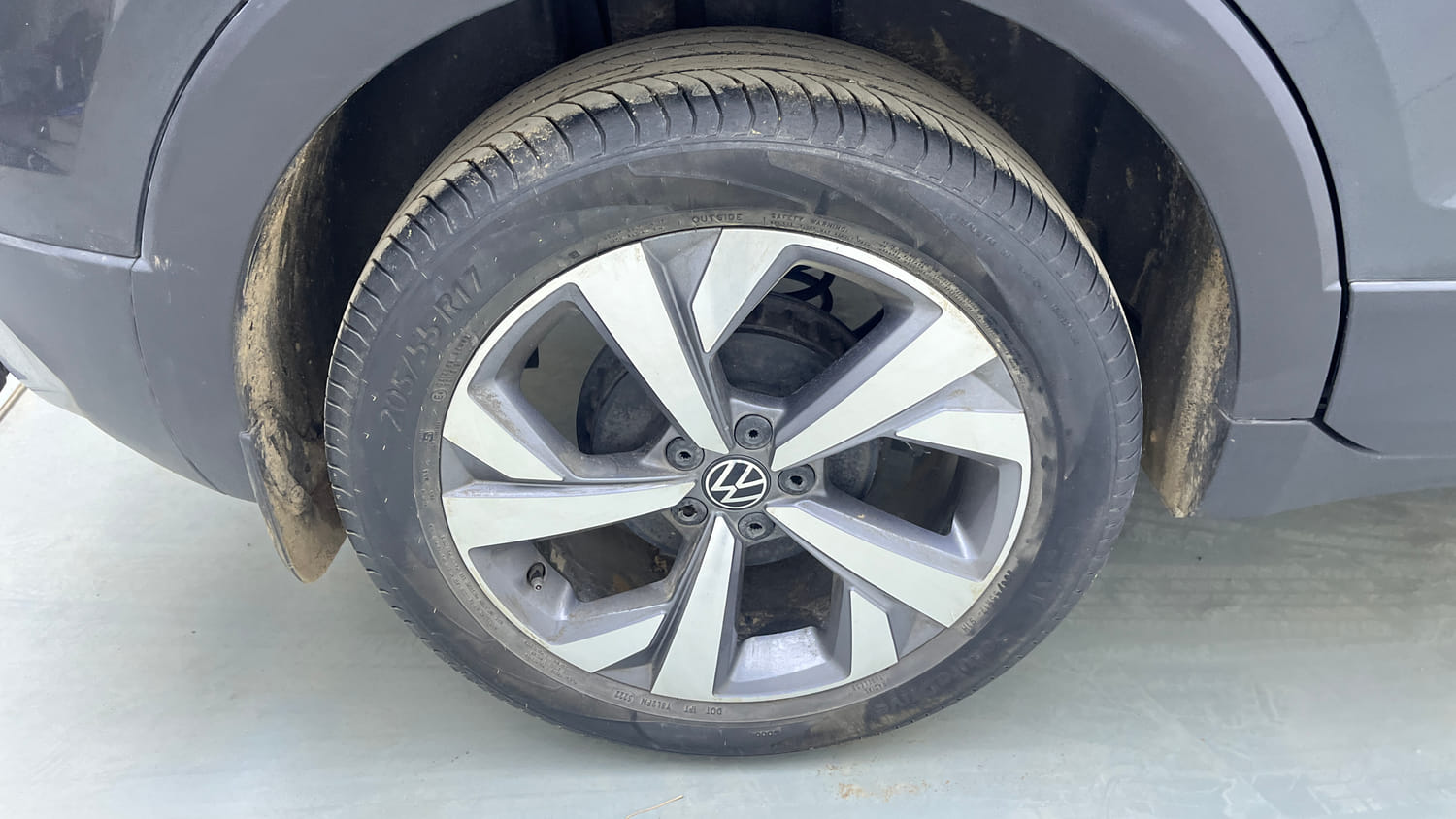Used 2023 Volkswagen Taigun Topline 1.0 TSI MT Petrol Manual tyres RIGHT REAR TYRE RIM VIEW