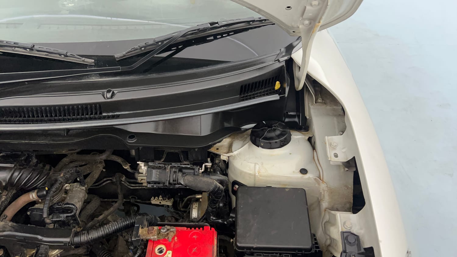 Used 2018 Maruti Suzuki Dzire ZXi Plus Petrol Manual engine ENGINE LEFT SIDE HINGE & APRON VIEW