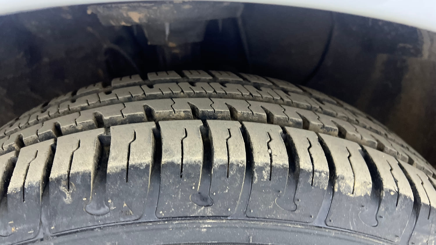 Used 2017 Hyundai Elite i20 Sportz 1.2 Petrol Manual tyres RIGHT FRONT TYRE TREAD VIEW