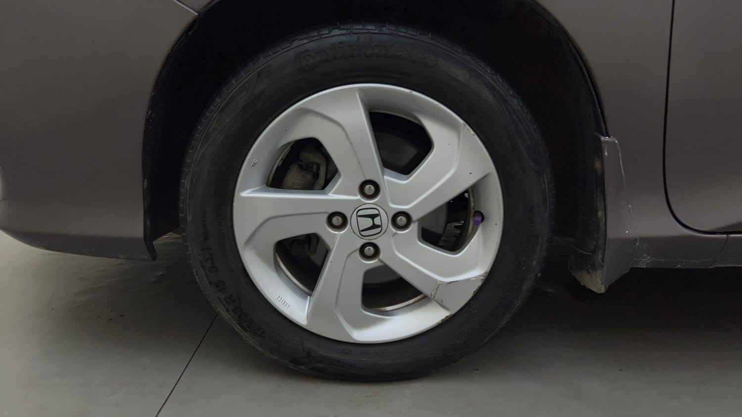 Used 2015 Honda City VX CVT Petrol Automatic tyres LEFT FRONT TYRE RIM VIEW