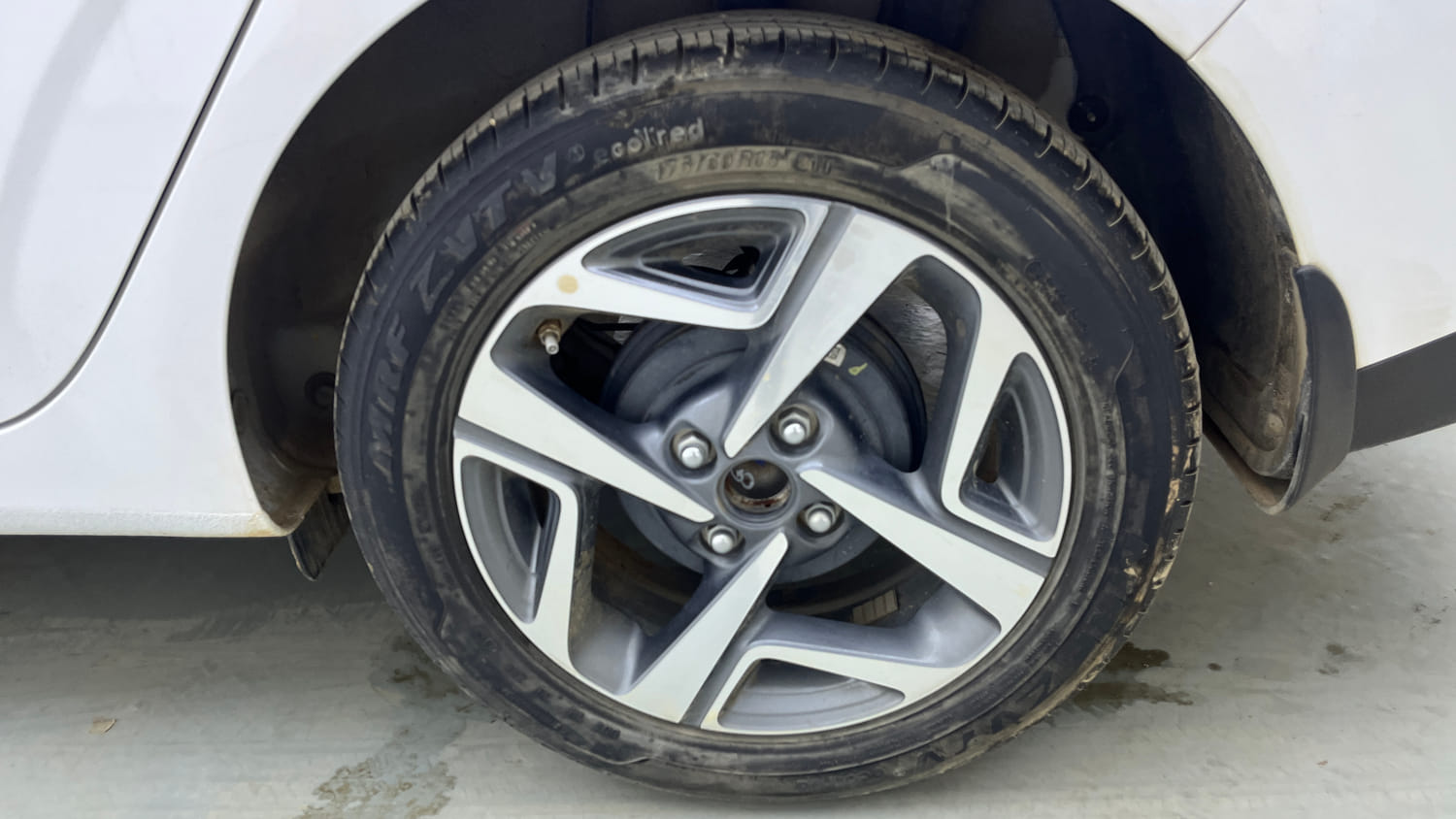 Used 2024 Hyundai Aura SX 1.2 (O) Petrol Petrol Manual tyres LEFT REAR TYRE RIM VIEW