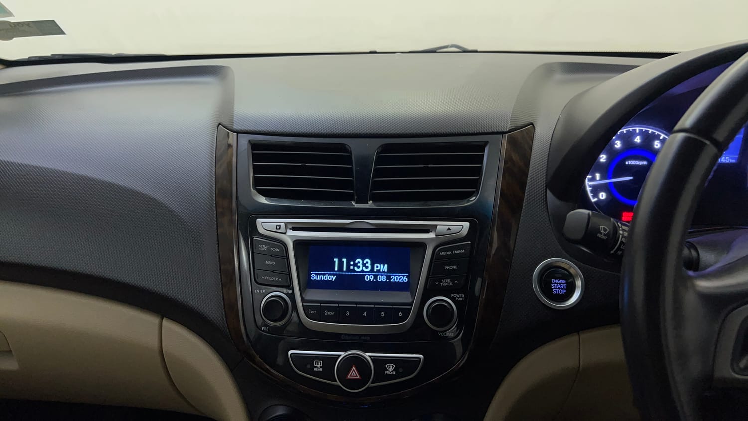 Used 2015 Hyundai Fluidic Verna 4S 1.6 VTVT SX Petrol Manual top_features Integrated (in-dash) music system