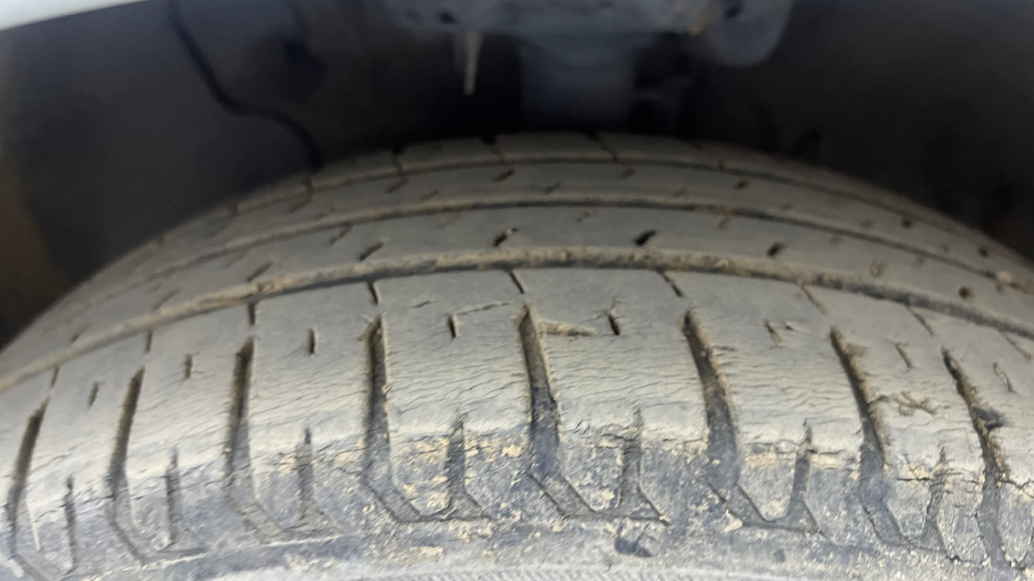 Used 2021 Hyundai Verna SX 1.5 VTVT IVT Petrol Automatic tyres LEFT FRONT TYRE TREAD VIEW