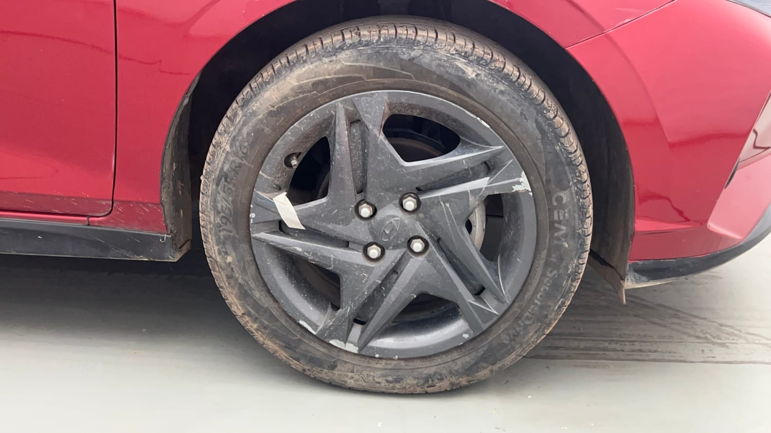 Used 2021 Hyundai i20 Sportz 1.2 MT Petrol Manual tyres RIGHT FRONT TYRE RIM VIEW
