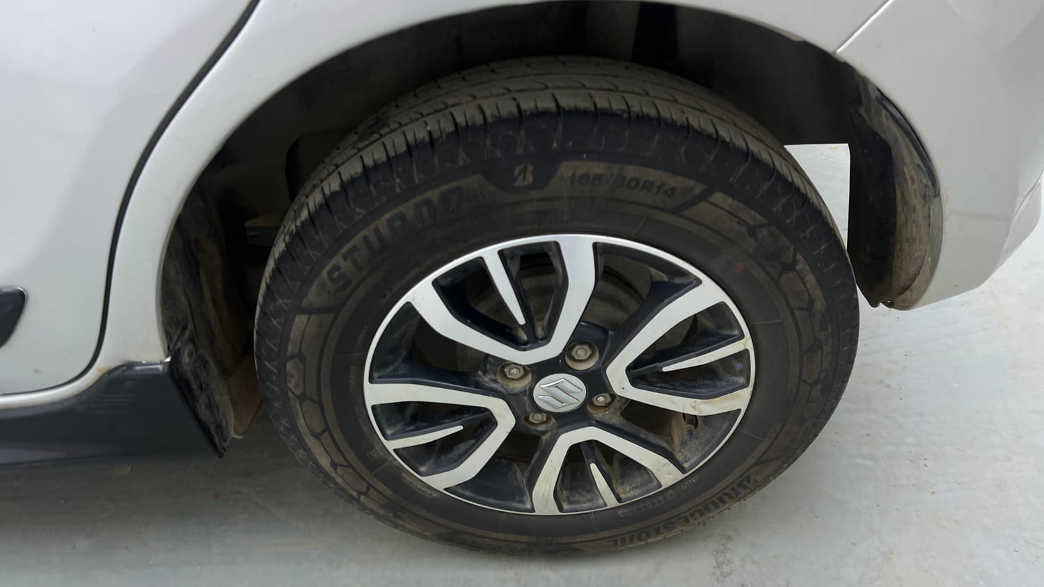 Used 2019 Maruti Suzuki Swift VDi Diesel Manual tyres LEFT REAR TYRE RIM VIEW
