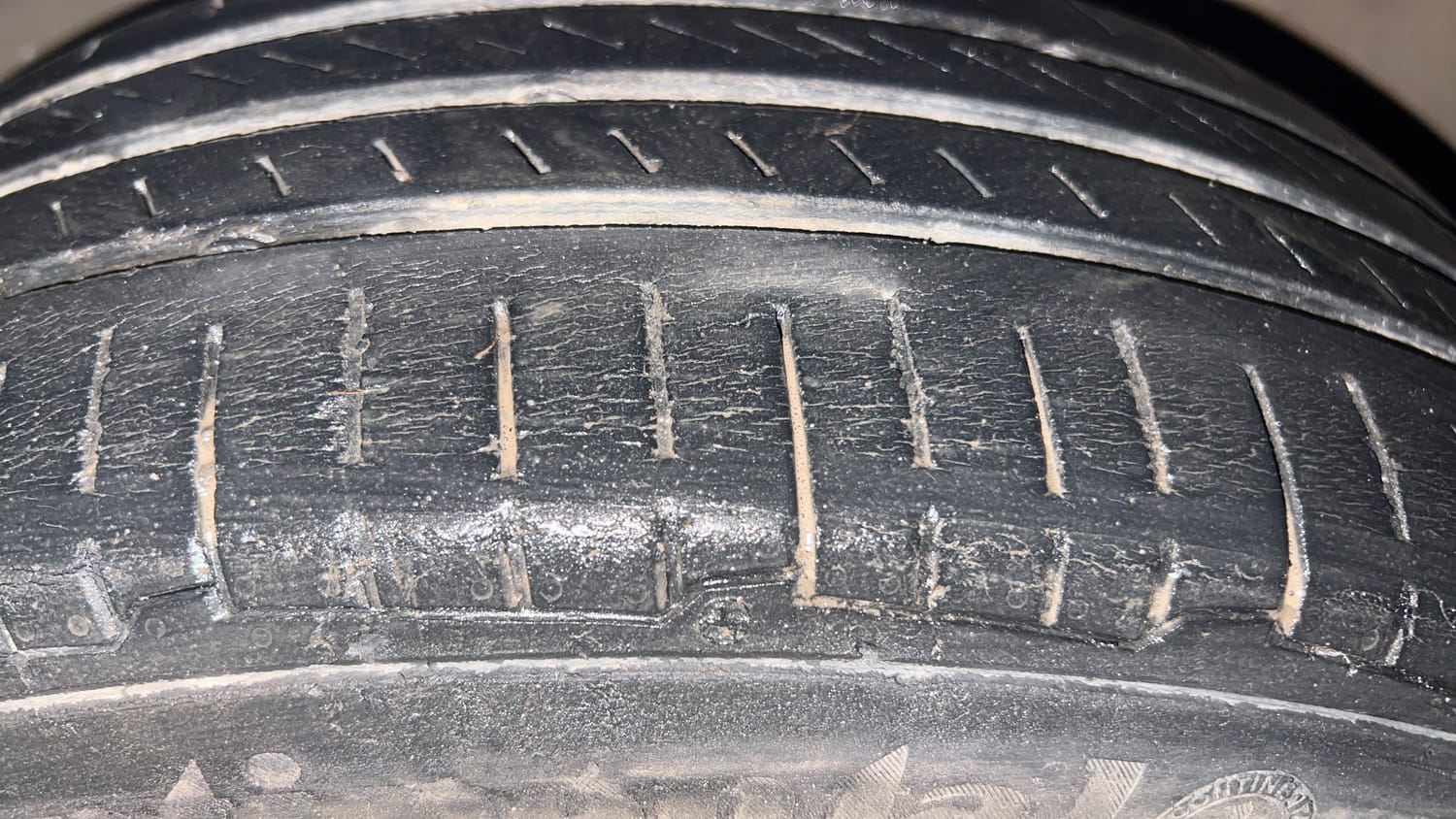 Used 2015 Honda City VX CVT Petrol Automatic tyres LEFT FRONT TYRE TREAD VIEW