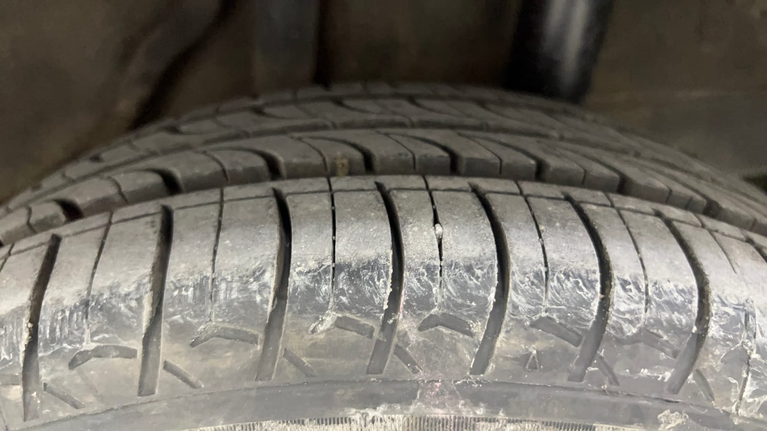 Used 2015 Honda Brio VX AT Petrol Automatic tyres LEFT REAR TYRE TREAD VIEW