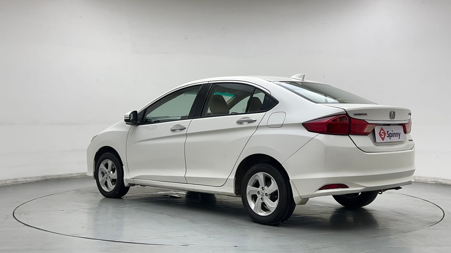Used 2015 Honda City V Petrol Manual exterior LEFT REAR CORNER VIEW