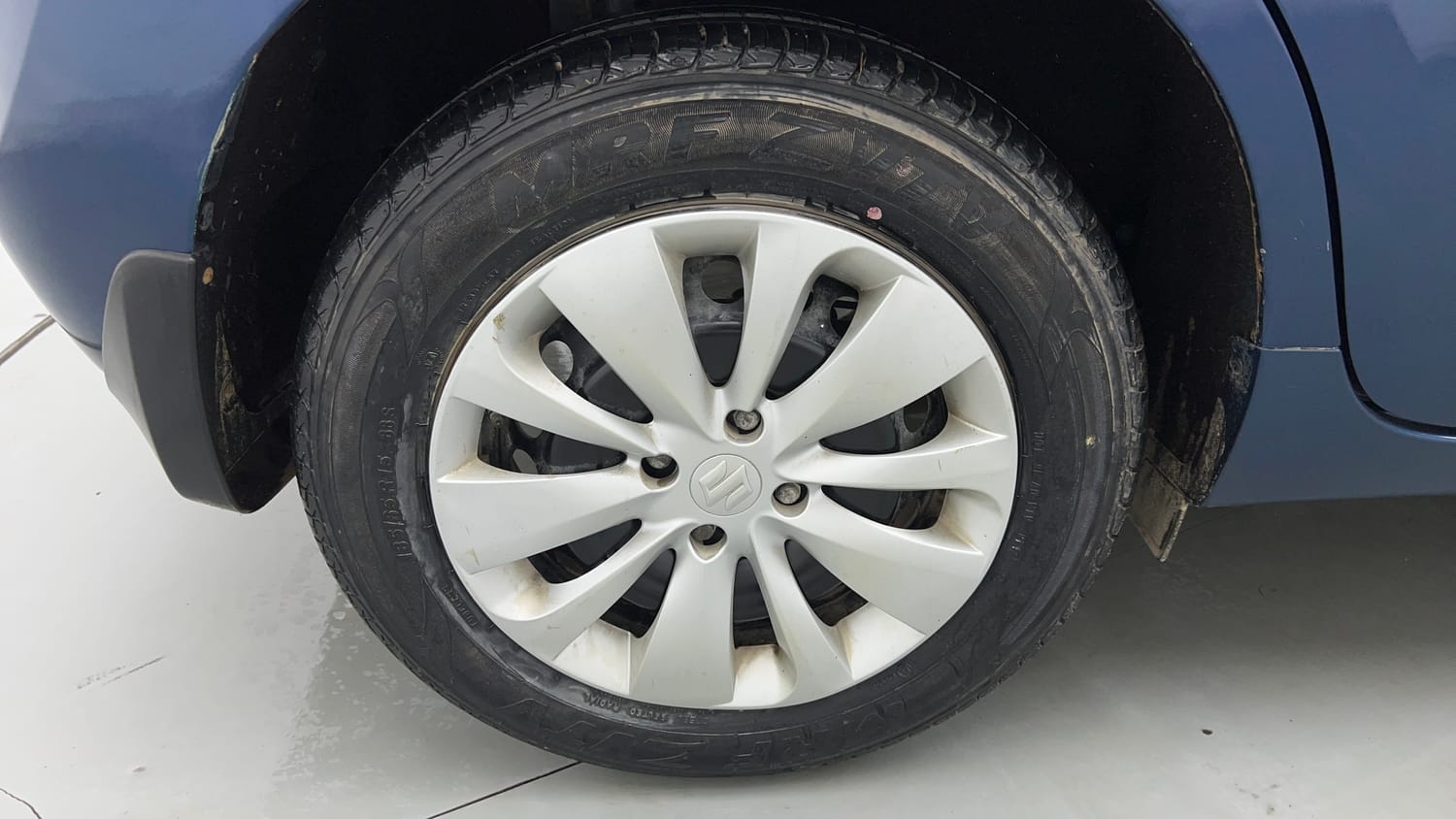 Used 2017 Maruti Suzuki Baleno Delta 1.2 Petrol Manual tyres RIGHT REAR TYRE RIM VIEW
