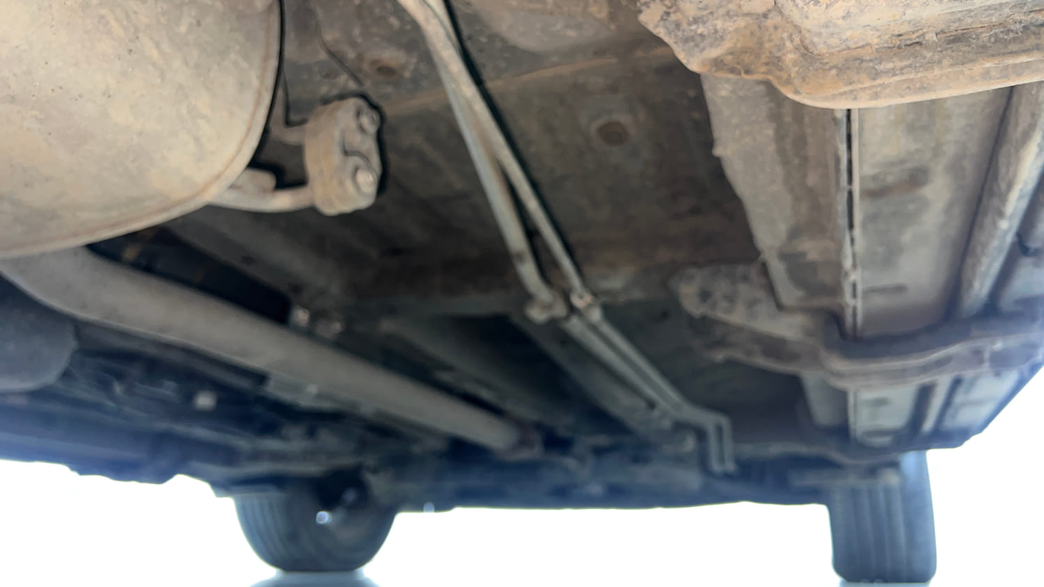 Used 2023 Mahindra XUV700 AX 7 Petrol MT 7 STR Petrol Manual extra REAR RIGHT UNDERBODY VIEW