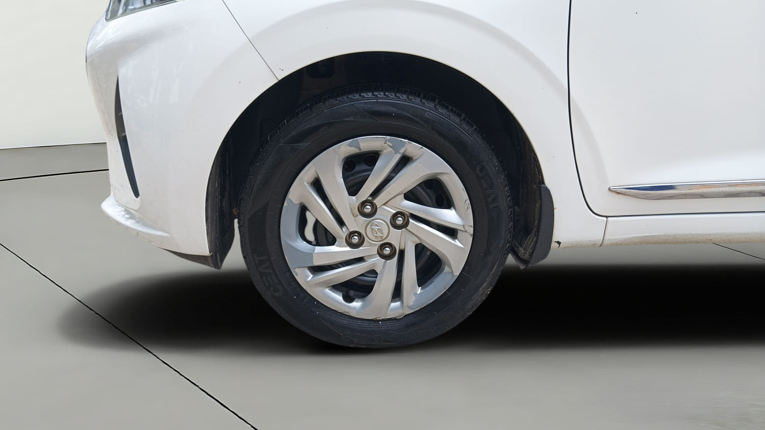 Used 2022 Hyundai Aura S 1.2 CNG Cng Manual tyres LEFT FRONT TYRE RIM VIEW