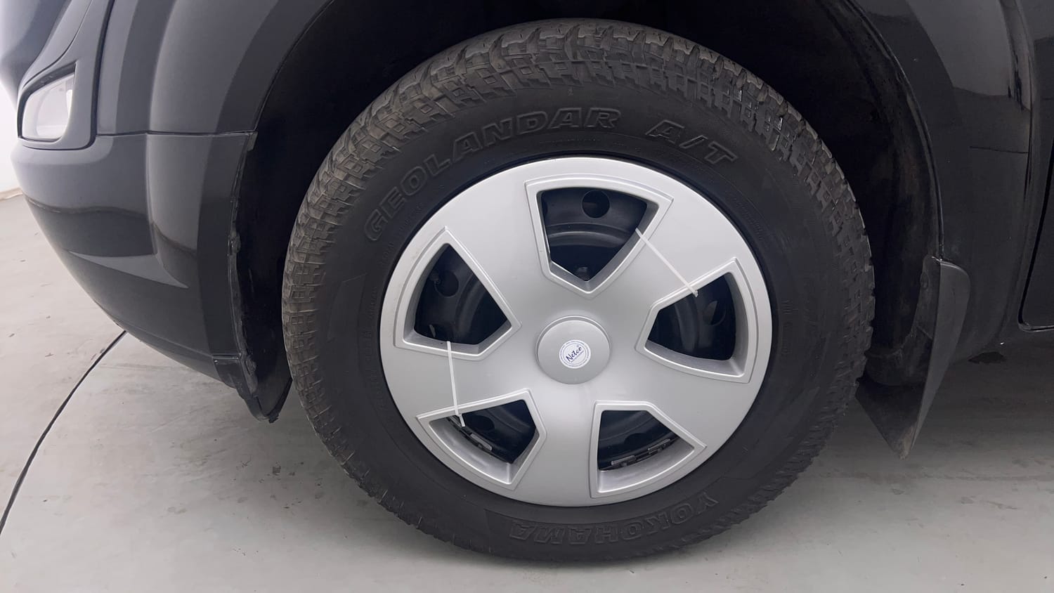 Used 2016 Mahindra XUV500 W4 Diesel Manual tyres LEFT FRONT TYRE RIM VIEW