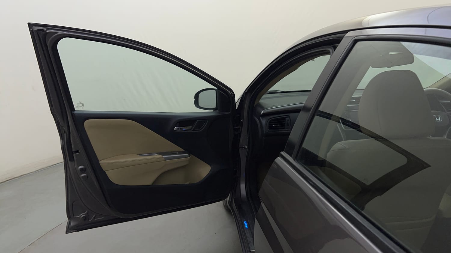Used 2015 Honda City VX CVT Petrol Automatic interior LEFT FRONT DOOR OPEN VIEW