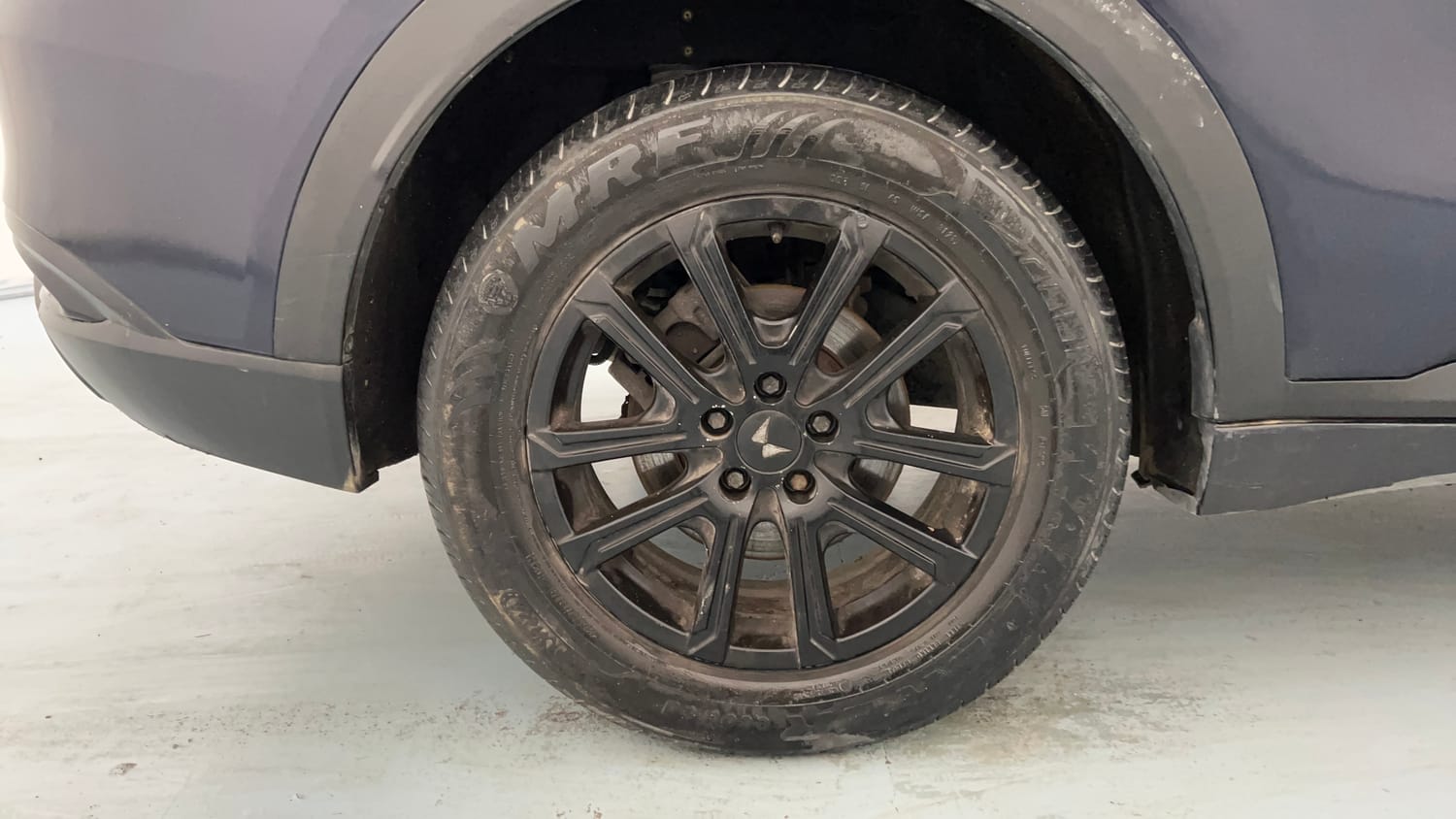 Used 2021 Mahindra XUV700 AX 7 Petrol AT Luxury Pack 7 STR Petrol Automatic tyres RIGHT REAR TYRE RIM VIEW
