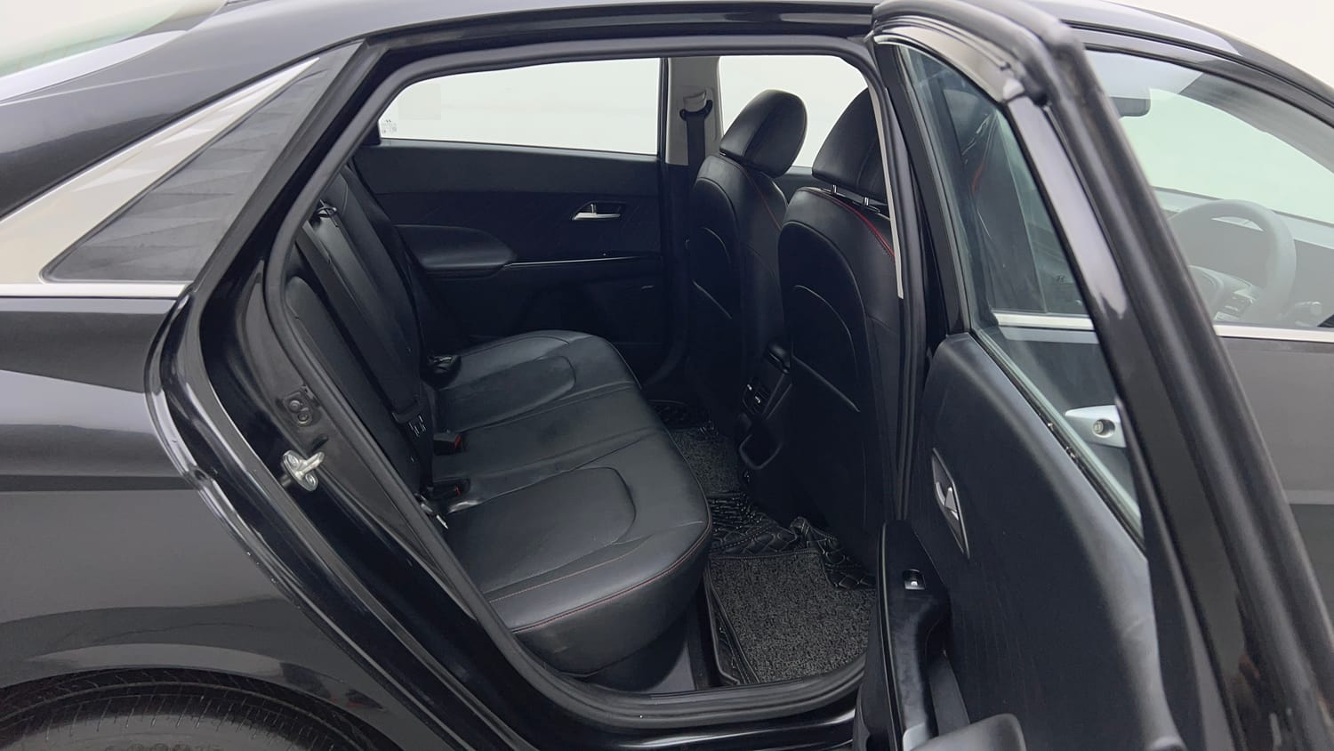Used 2024 Hyundai Verna SX (O) 1.5 Turbo Petrol MT Petrol Manual interior RIGHT SIDE REAR DOOR CABIN VIEW